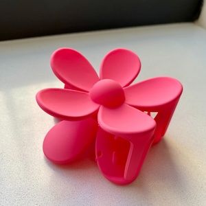 NWT - Princess Polly - Hello Kitty Pink Flower Claw Hair Clip